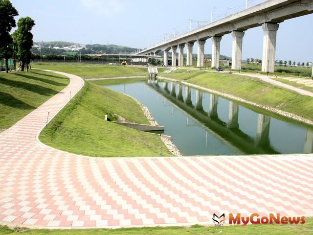 劉政鴻指出，北勢溪打造的親水廊道將可媲美韓國清溪川(圖：苗栗縣政府)