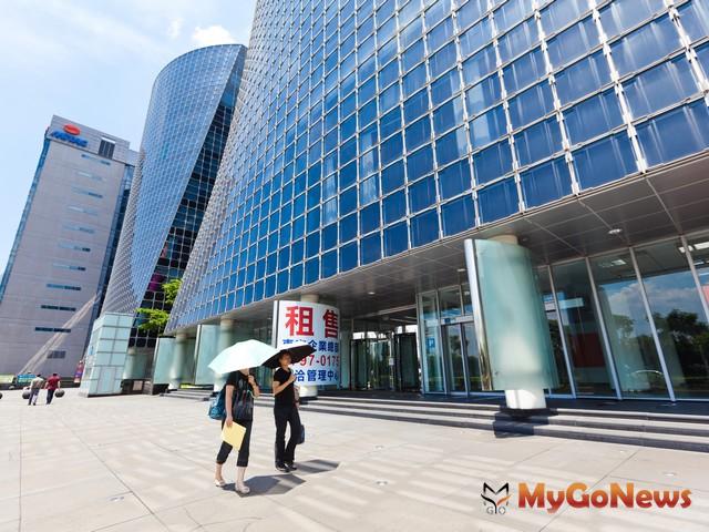 台北市A級公室平均市場租金約每月每坪新台幣2,566元，全年租金成長率約0.67％