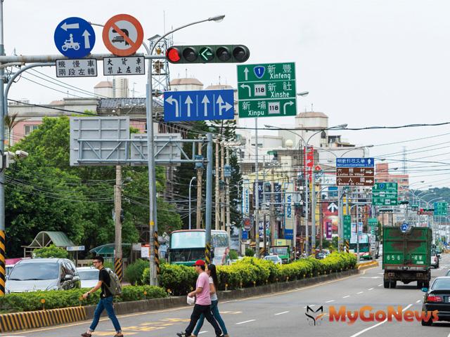 竹北市外環道通車後，從40米自強北路底「墅自慢」出發，車程約7分鐘可到省道台一線。