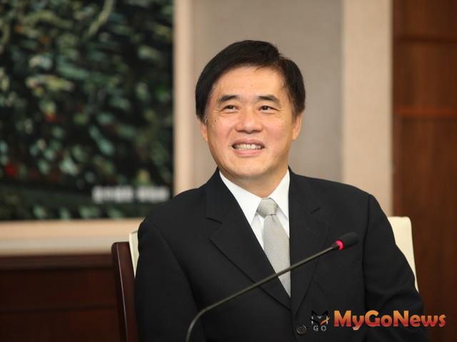 台北市長郝龍斌希望以每月都有案件通過為目標，讓外界了解市府推動都市更新的決心。