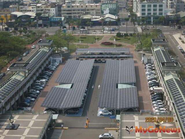 台南市府停車場太陽光電板完工，每年回饋金達29萬(圖：台南市政府)