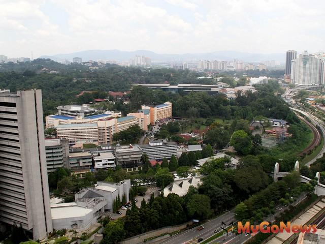 吉隆坡以律法規定每個建案其中10％的面積需作為綠化用地，砍樹也受法律限制(圖：高雄市政府)