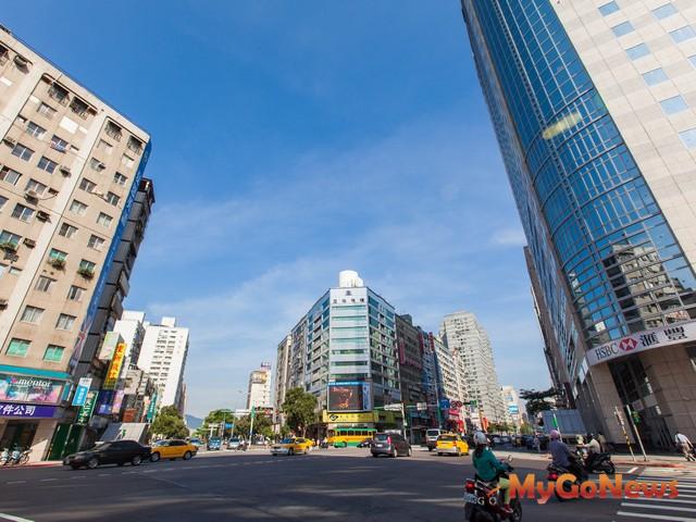 台北城市價值密碼裡，有一條重要向南延伸的「生活機能」廊道，那就是沿著羅斯福路往南的住宅生活發展軸線。