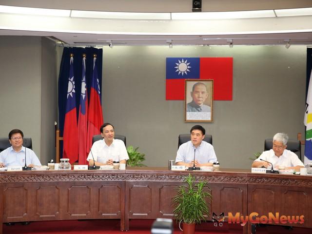 台北市長郝龍斌及新北市長朱立倫都表示，雙北走向一個大都會與未來的合併是必然趨勢。