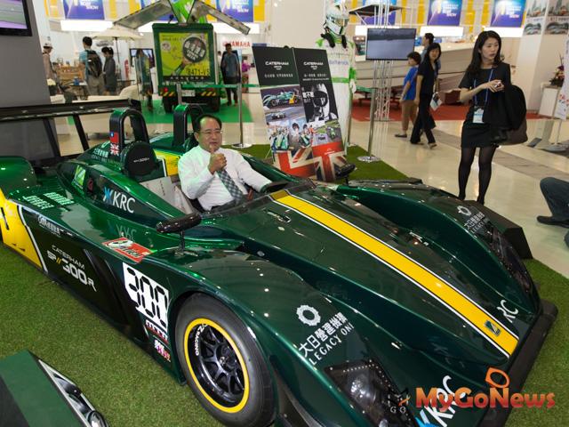 大日營建機構董事長郭岳昇購置1台CaterhamSP300R賽車